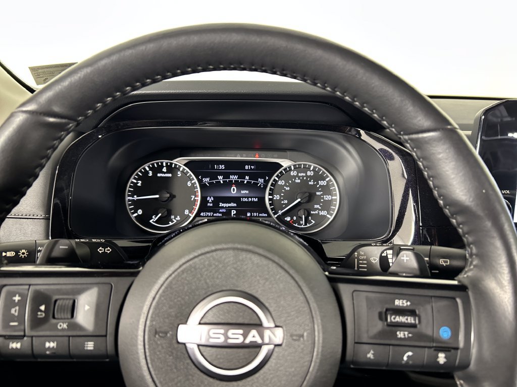 Used 2023 Nissan Pathfinder SL AWD/4WD image 13