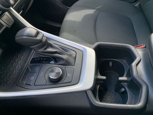 Used 2025 Toyota RAV4 LE image 40