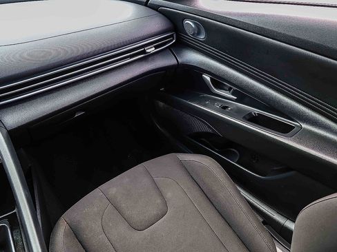 Used 2023 Hyundai Elantra SEL w/ Convenience Package FWD image 18