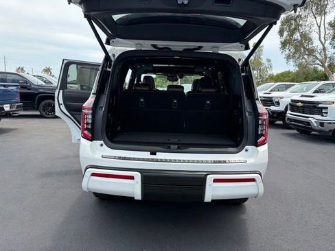 Used 2025 Nissan Armada Platinum w/ Convenience Package RWD image 17