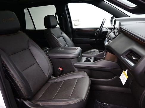 Used 2022 Chevrolet Tahoe High Country w/ Premium Package 2 AWD/4WD image 12