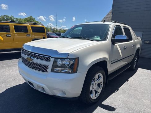 Used 2012 Chevrolet Avalanche LTZ AWD/4WD image 3