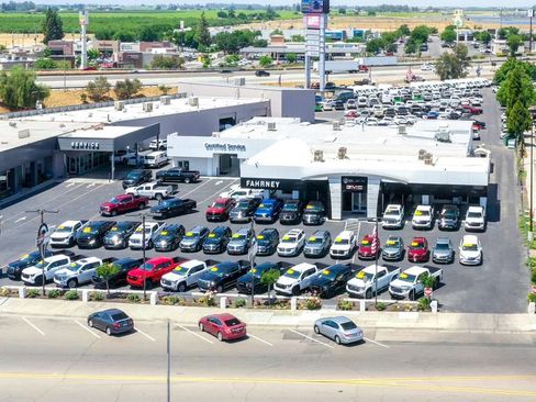 Used 2025 Nissan Kicks SR FWD image 19
