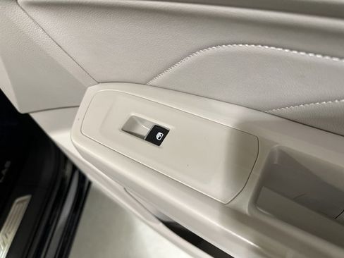 Certified 2022 Volkswagen Atlas SE w/ Panoramic Sunroof Package image 39