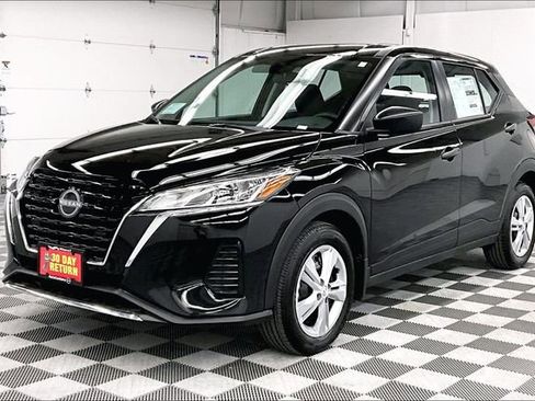 New 2025 Nissan Kicks Play S image 3