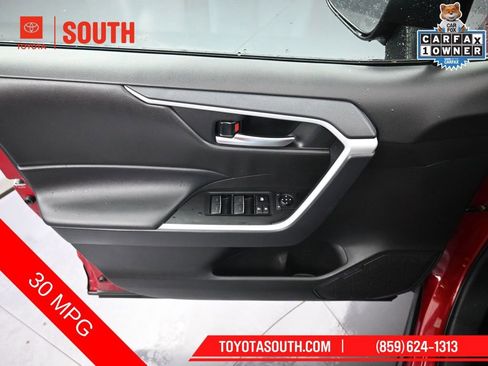 Used 2025 Toyota RAV4 XLE AWD/4WD image 22