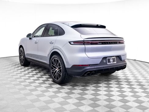 Certified 2025 Porsche Cayenne Coupe AWD/4WD image 3