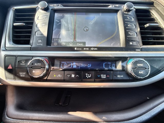 Used 2017 Toyota Highlander Limited Platinum AWD/4WD image 19