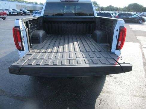 Used 2025 GMC Sierra 1500 AT4 w/ AT4 Premium Package AWD/4WD image 7