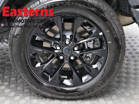 Used 2025 Jeep Wrangler Unlimited Sahara image 8