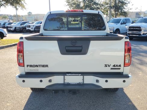 Certified 2020 Nissan Frontier SV w/ Midnight Edition Floor Mats image 7
