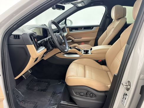Certified 2026 Porsche Cayenne Coupe AWD/4WD image 5