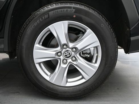 Used 2022 Toyota RAV4 LE AWD/4WD image 21