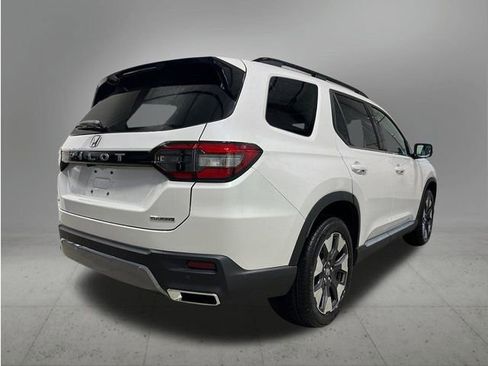 New 2026 Honda Pilot Touring image 5