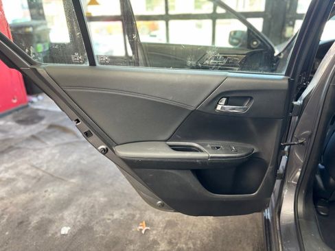 Used 2017 Honda Accord Touring image 15