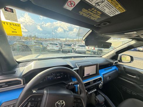 Used 2025 Toyota Tacoma TRD Off-Road image 33