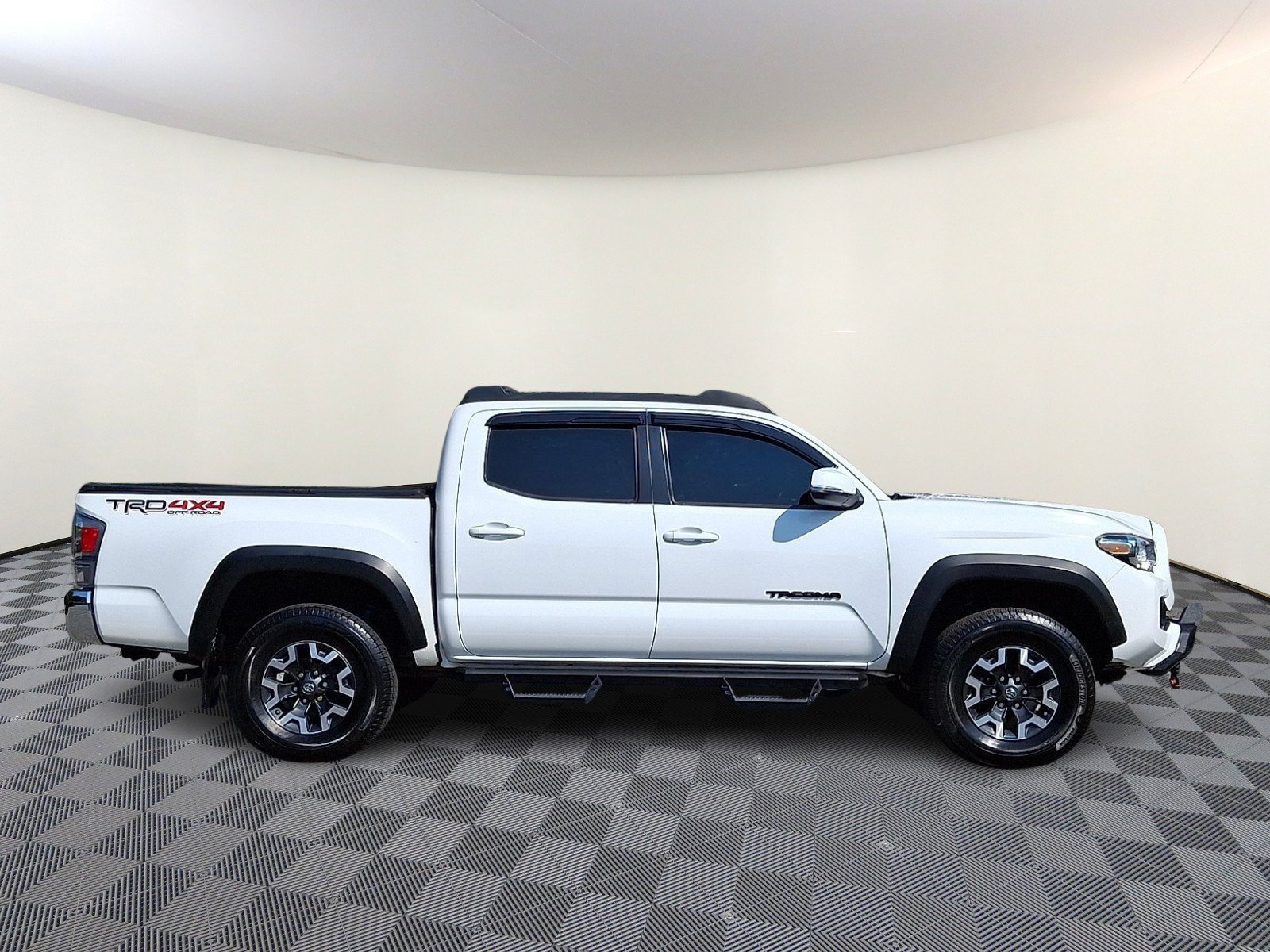 Used 2020 Toyota Tacoma TRD Off-Road AWD/4WD image 7