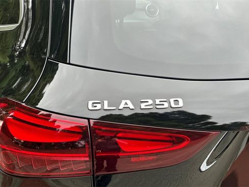 Certified 2025 Mercedes-Benz GLA 250 image 37