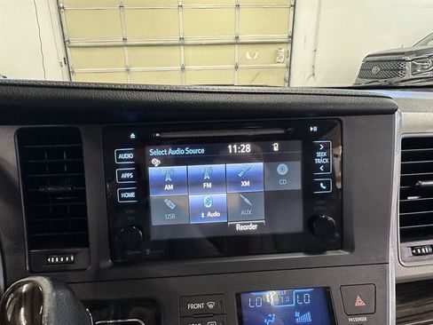 Used 2015 Toyota Sienna XLE AWD/4WD image 23