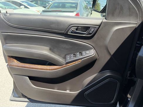 Used 2016 Chevrolet Suburban LS RWD image 6