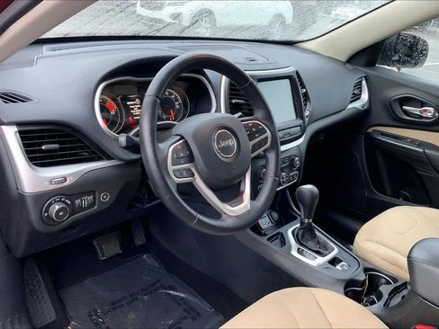 Used 2017 Jeep Cherokee Latitude w/ Comfort/Convenience Group image 17