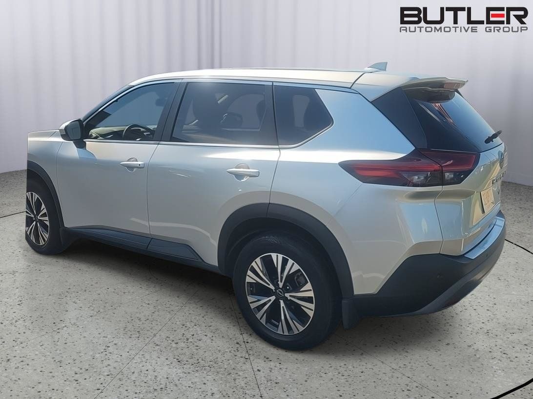Used 2023 Nissan Rogue SV FWD image 3
