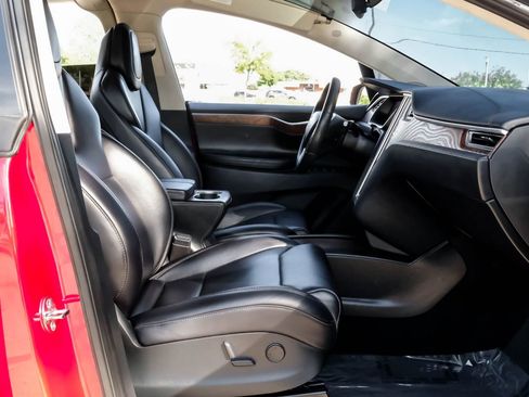 Used 2017 Tesla Model X 75D AWD/4WD image 33