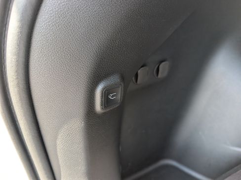 Used 2023 Jeep Cherokee Trailhawk w/ Sun & Sound Group AWD/4WD image 14