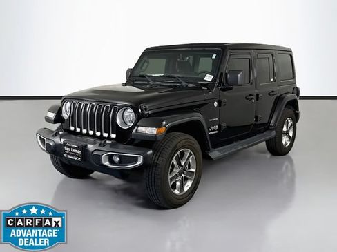 Used 2018 Jeep Wrangler Unlimited Sahara AWD/4WD image 3