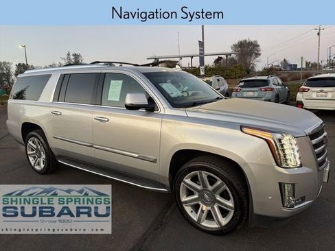 Used 2017 Cadillac Escalade ESV Luxury image 2