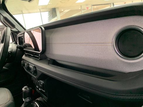 Used 2025 Jeep Wrangler Unlimited Sahara image 19