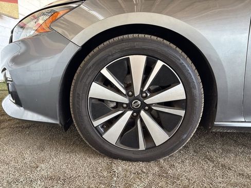 Used 2020 Nissan Altima 2.5 SL FWD image 11