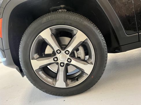 New 2025 Jeep Grand Cherokee L Limited image 29