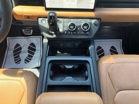 Used 2024 Land Rover Defender 130 V8 AWD/4WD image 29