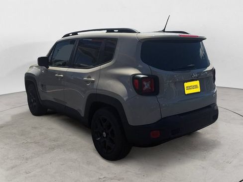 Used 2015 Jeep Renegade Latitude FWD image 3