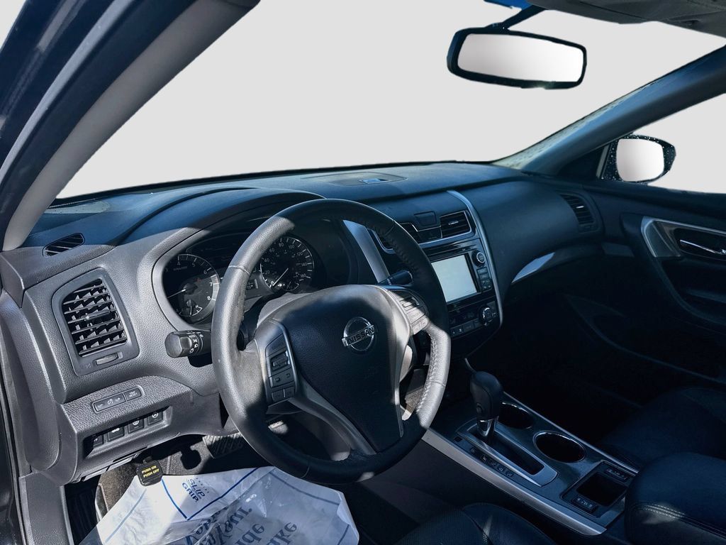 Used 2014 Nissan Altima 2.5 SL w/ Technology Package FWD image 9