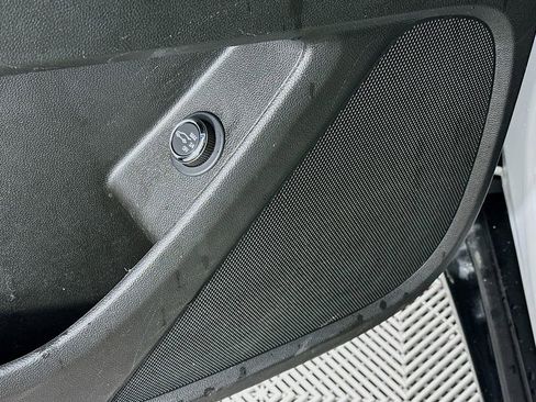 Used 2023 Chevrolet Traverse LT image 27