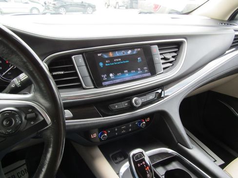 Used 2019 Buick Enclave Essence FWD image 28