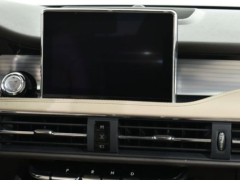 Used 2022 Lincoln Corsair AWD w/ Equipment Group 101A image 9
