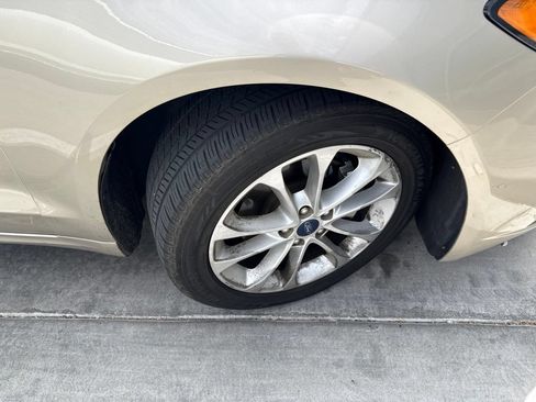 Used 2019 Ford Fusion SE FWD image 10