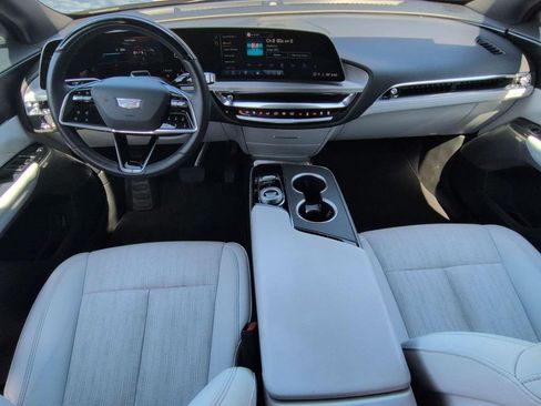 Certified 2024 Cadillac Lyriq Luxury AWD/4WD image 21