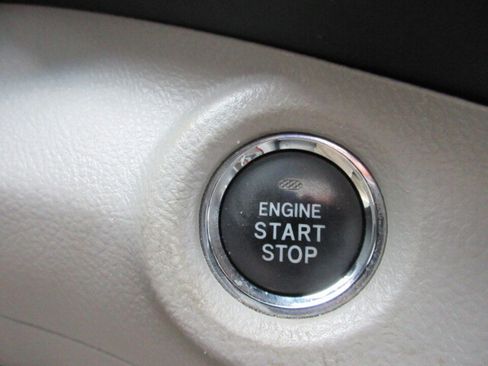 Used 2013 Toyota Highlander Limited image 25