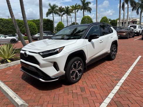 Used 2025 Toyota RAV4 XSE AWD/4WD image 8