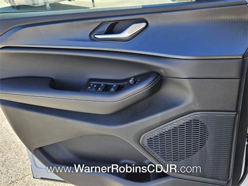 New 2025 Jeep Grand Cherokee Altitude image 26