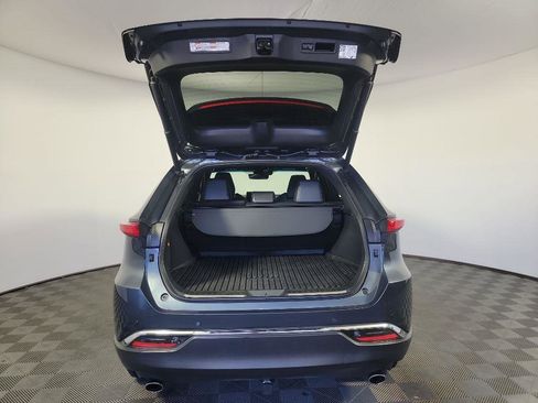 Used 2021 Toyota Venza Limited image 6