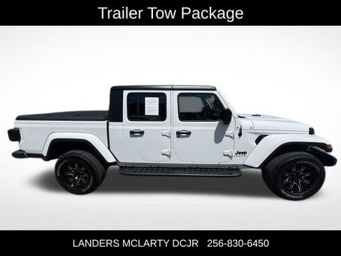 Used 2023 Jeep Gladiator Sport image 8