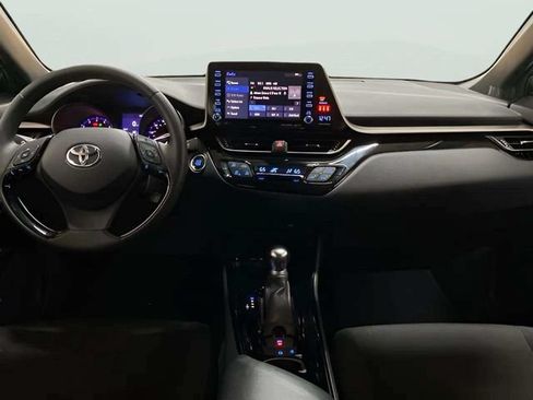 Used 2019 Toyota C-HR XLE FWD image 12