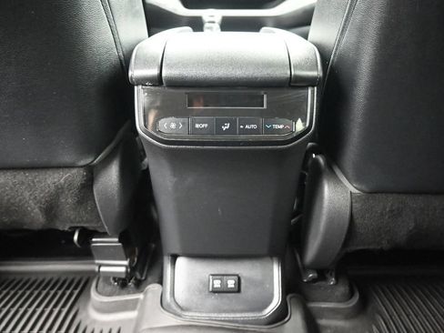 Used 2020 Toyota Highlander XLE AWD/4WD image 36