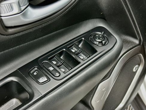 Used 2018 Jeep Renegade Limited AWD/4WD image 15