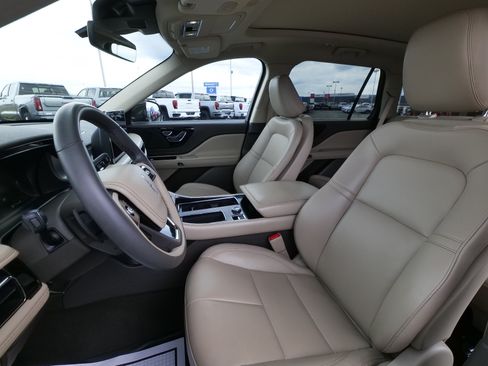 Used 2022 Lincoln Aviator AWD w/ Premium Package image 22